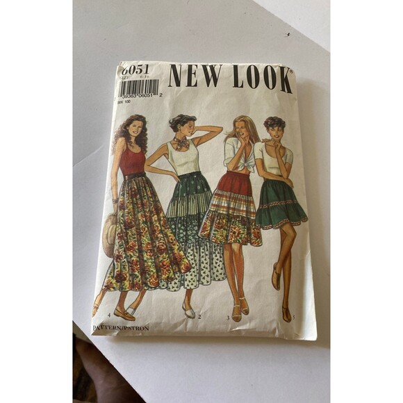 Pattern 'New Look' # 6051  Skirt GUC - Picture 1 of 2